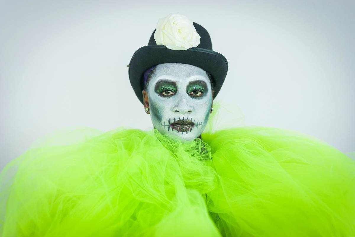 Comparison table: Alcohol-activated vs. Water-based vs. Cream makeup for performance art—durability, finish, removal difficulty