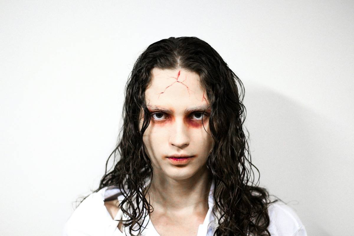 Performance Art Makeup for Men: Mastering Character Transformation Beyond the Stage