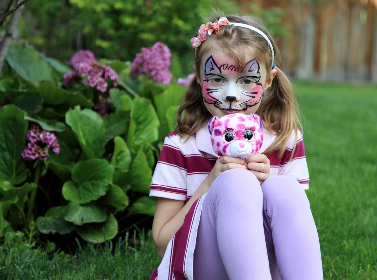 Side-by-side comparison: safe vs unsafe performance makeup ingredients for children, showing water-based vs oil-based, FDA-compliant vs unknown origin